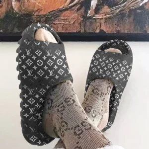 Louis Vuitton |  Unisex Cloud Slides LYA26032507