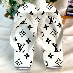 Louis Vuitton | Limited Edition White Flip-Flops LYA04042599